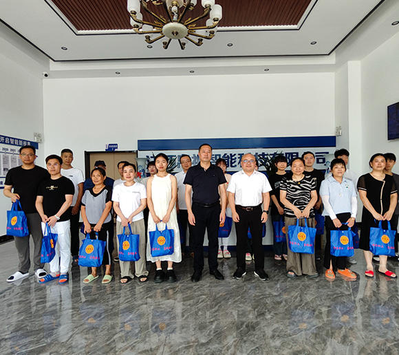 ห่วงใยพนักงาน ส่งมอบความเย็นสบาย หน้าร้อน-เซี่ยงไฮ้ ผ้าไหมออพติก